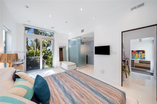 Building Photo - 227 E Dilido Dr