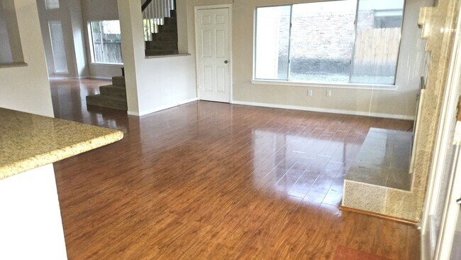 Building Photo - 2910 Skypark Dr