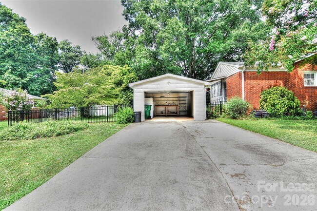 Building Photo - 420 Seneca Pl