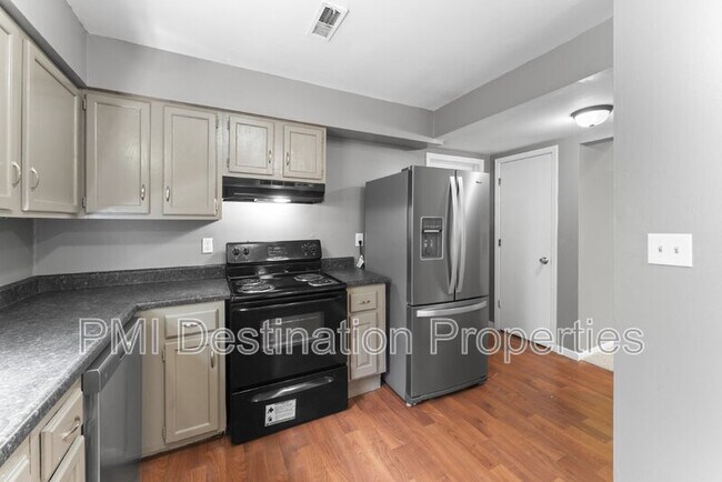 Building Photo - 3201 Creekwood Dr