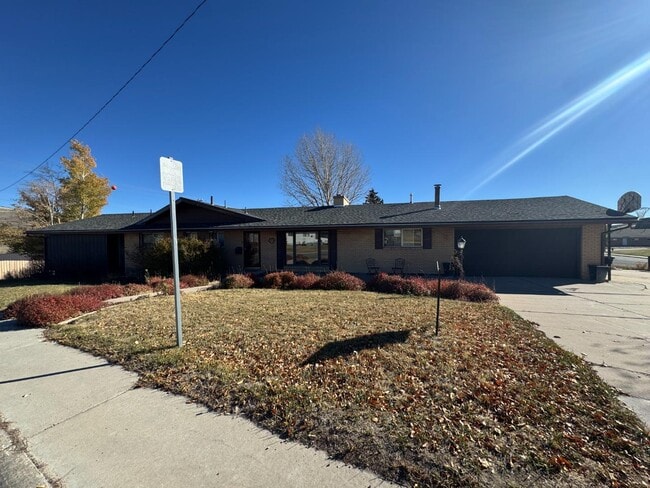 Primary Photo - 822 Moose St