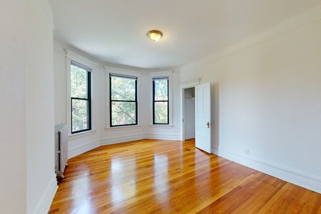 Floorplan - 5401-5403 S. Woodlawn Avenue