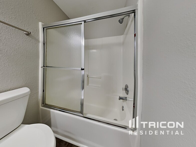 Building Photo - 4473 Redcliff N Ln
