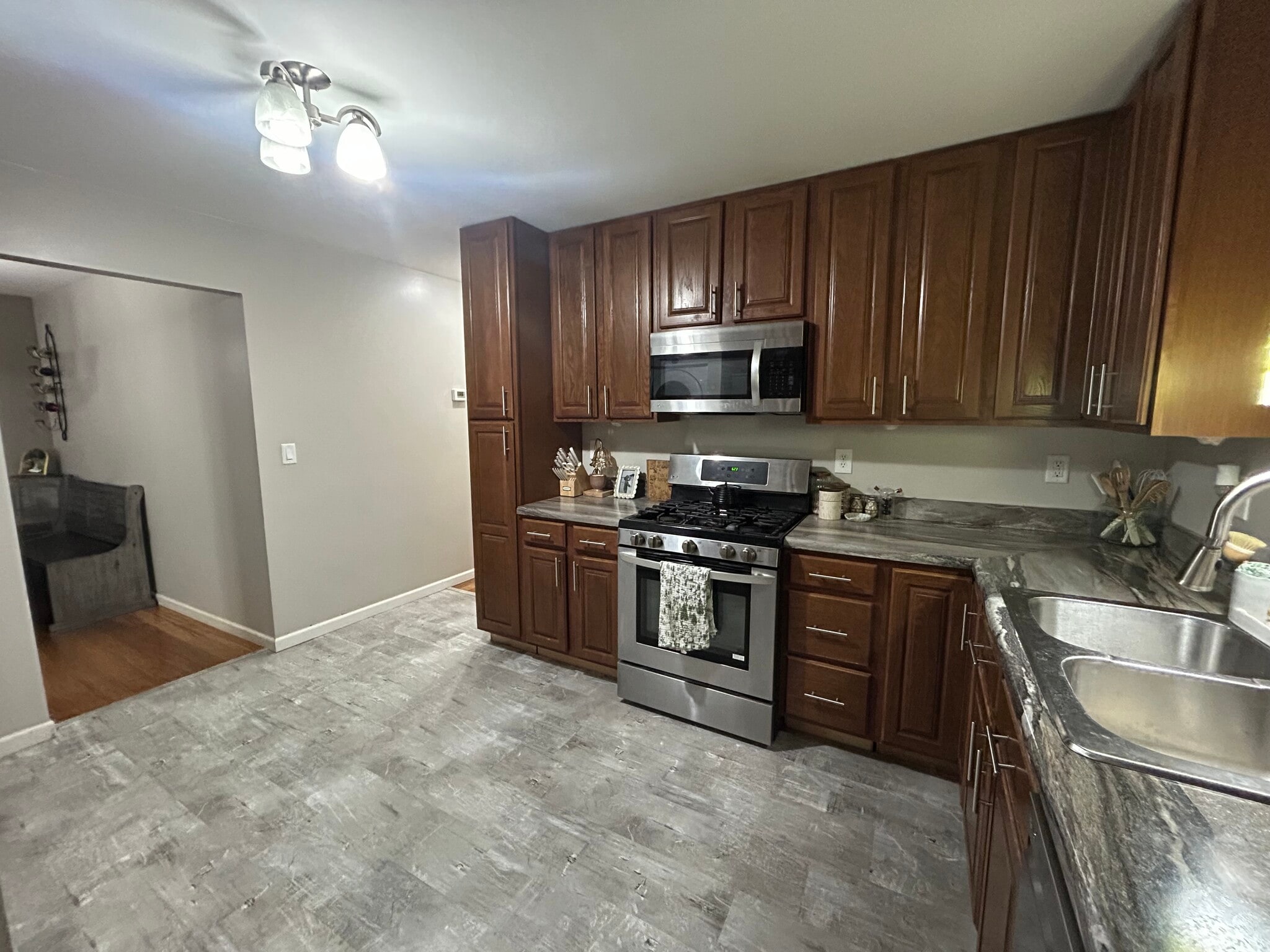 Building Photo - 479 Meadow Ln