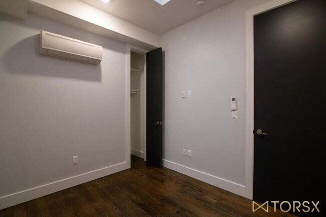 Building Photo - 1 bedroom in BROOKLYN NY 11206