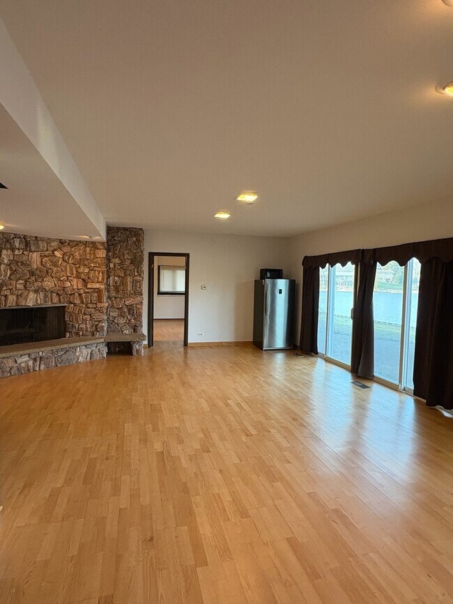 Building Photo - 1800 Montgomery Ct