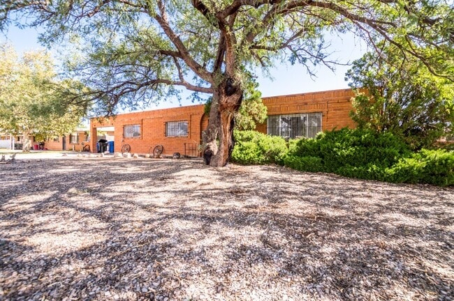 Building Photo - Large Corner Lot Santé Fe Home, Over 1650 ...