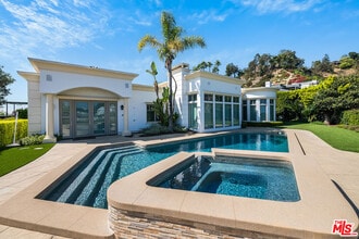 Building Photo - 9329 Nightingale Dr