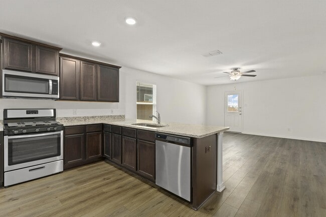 Building Photo - 4414 Banting Cres