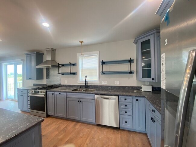 Building Photo - Brand new construction 5 bedroom 3 bath wi...