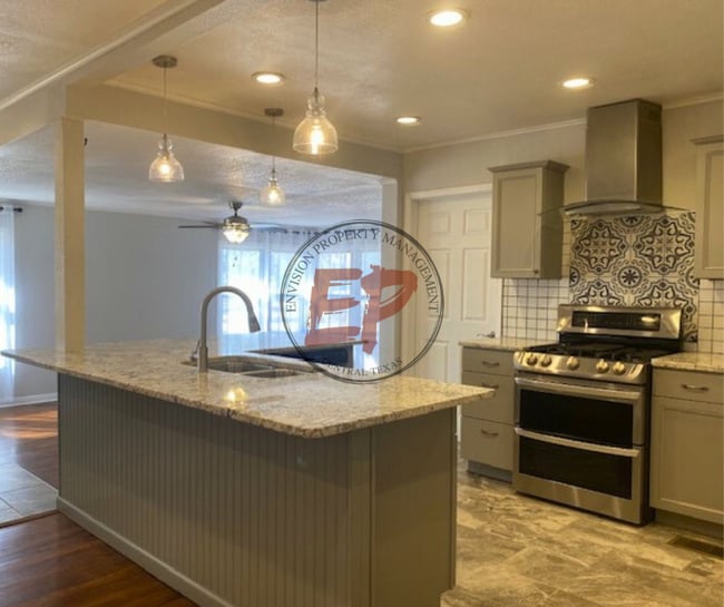 Building Photo - 3601 E Brookview Dr