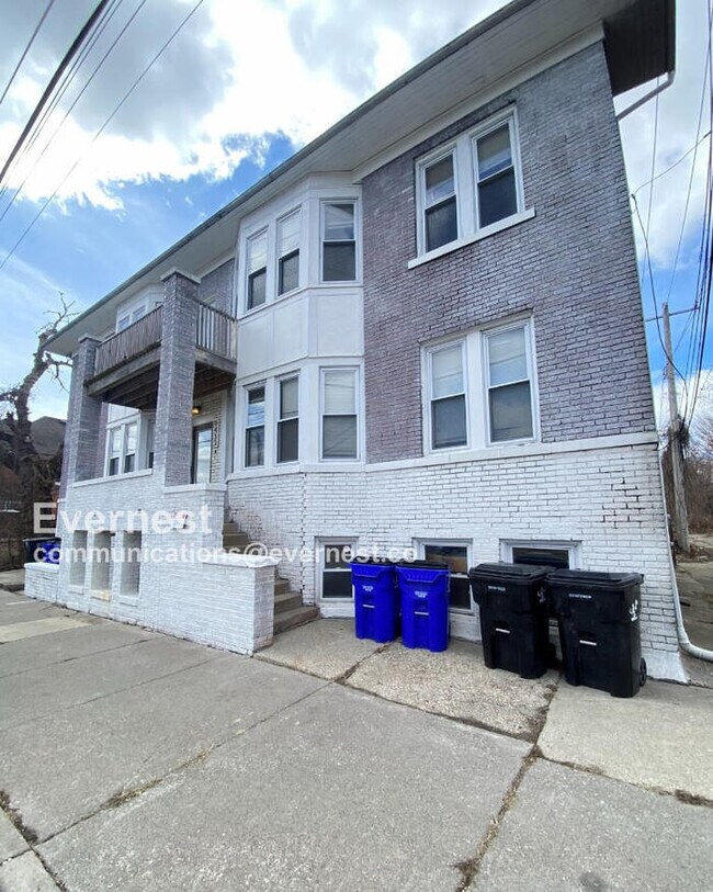Primary Photo - 9429 Brush St