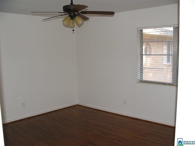 Building Photo - 2028 Lancaster Rd