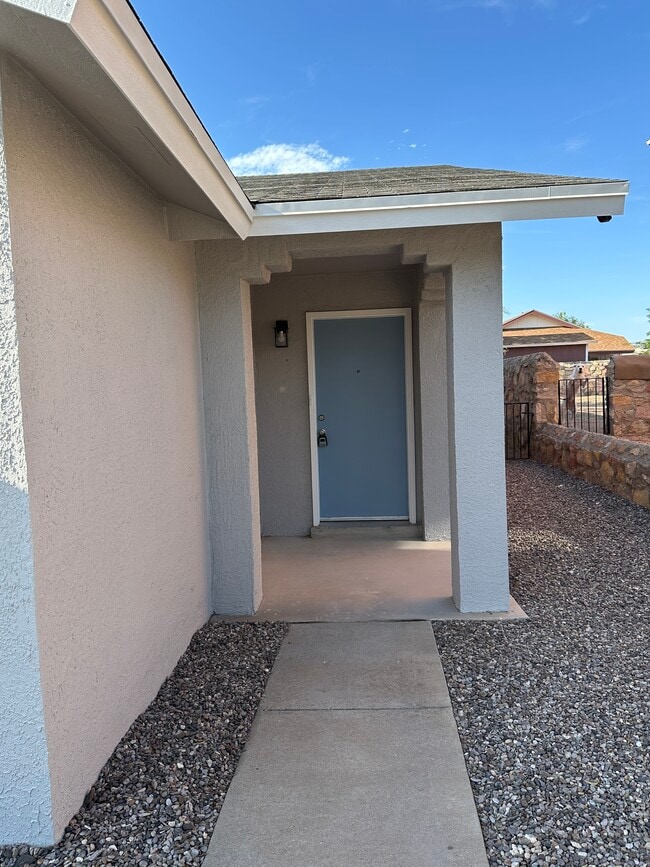 Building Photo - 4652 Loma Linda Cir