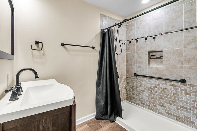 Building Photo - Tranquil Country Living on 2+ Acres — Spac...