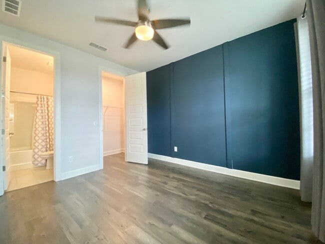 Building Photo - 4 Bedroom, 3 Bath Home w/ 2 Car Garage