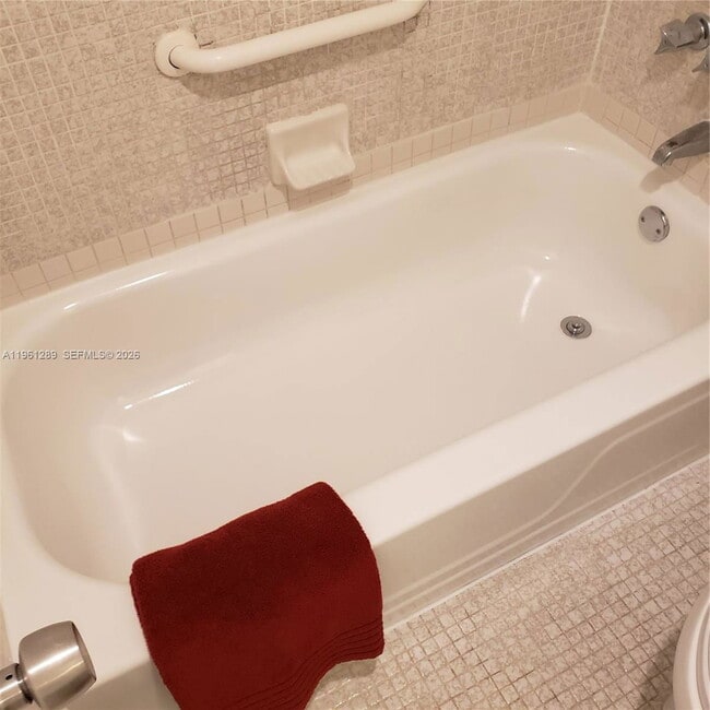 Building Photo - 1200 NE Miami Gardens Dr