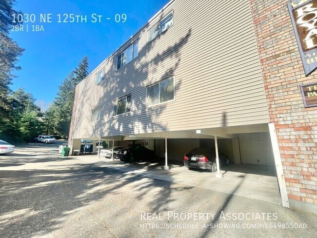 Building Photo - 1030 NE 125th St