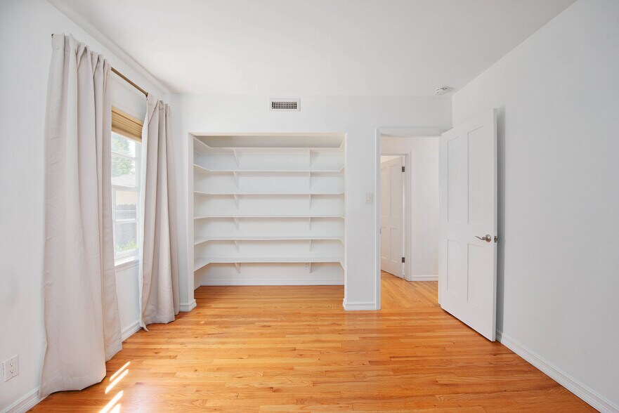 Bedroom 3 - 13964 Peach Grove St