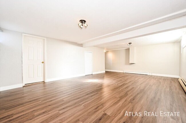 Building Photo - 331 S Victor St