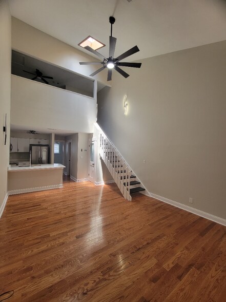 Primary Photo - 5001 Grande Dr