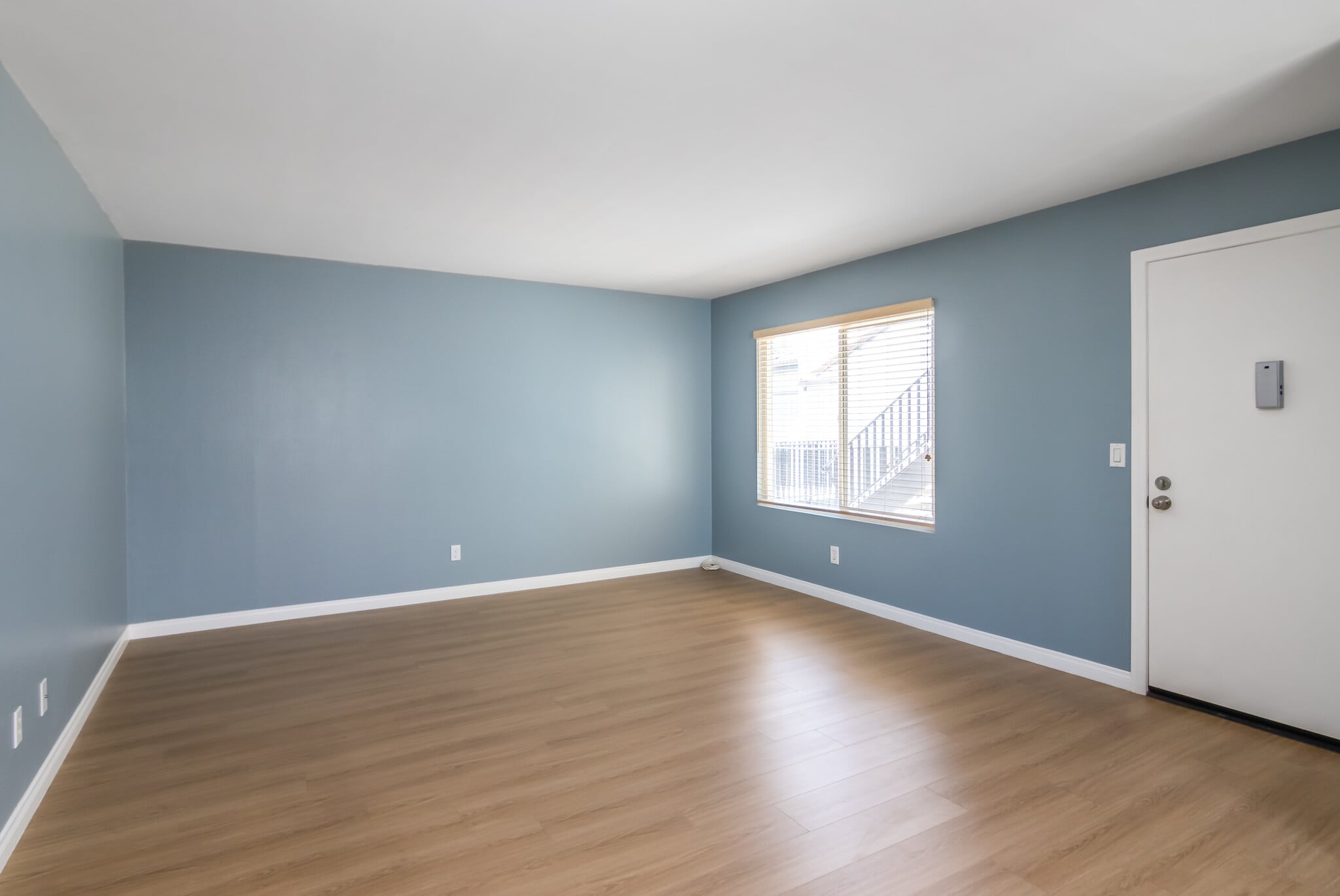 Building Photo - 868 Cinnamon Ln