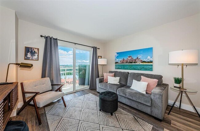 Building Photo - 4900 Brittany Dr S