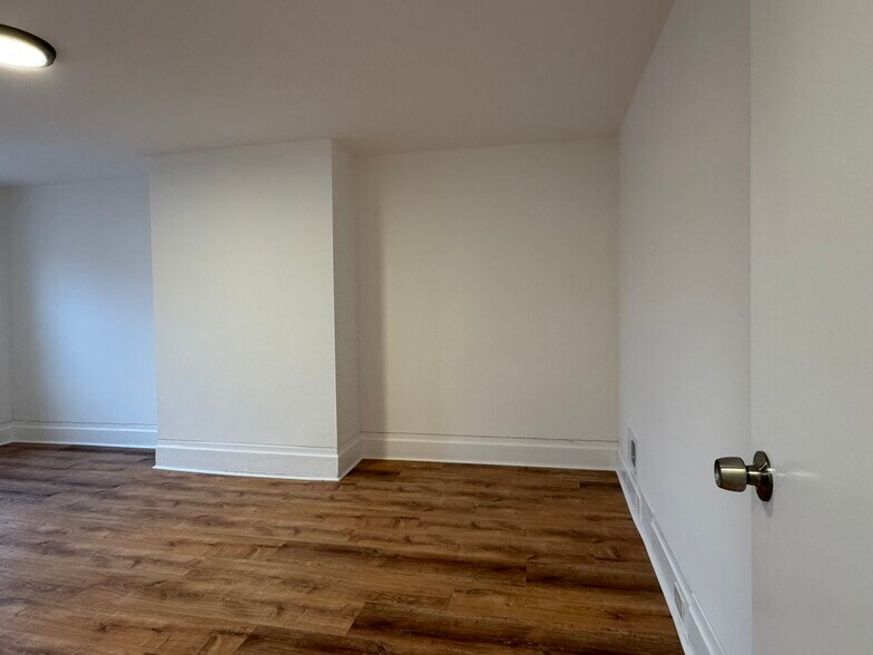 Building Photo - 16 Sycamore St