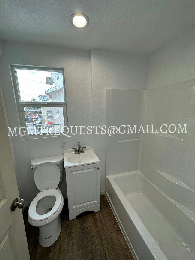 Building Photo - 555 N La Cadena Dr