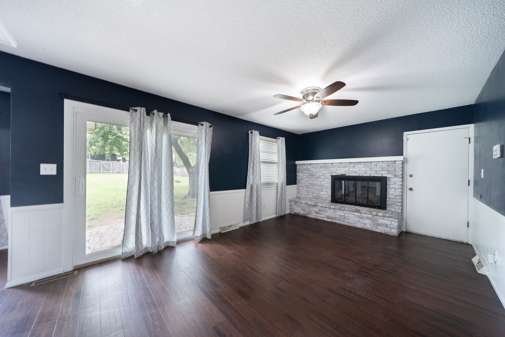 Building Photo - 617 N Willow Dr