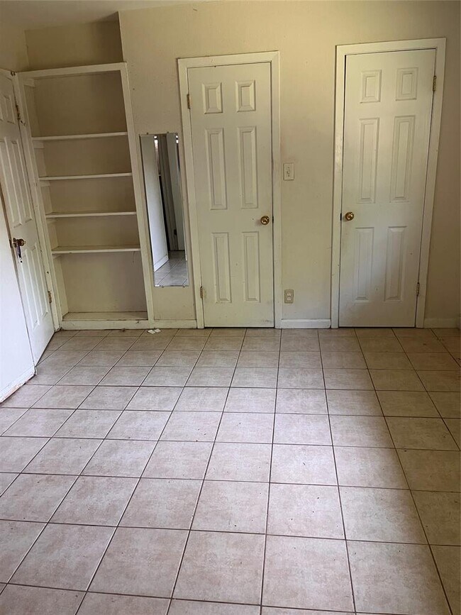 Building Photo - 5204 Village Trail