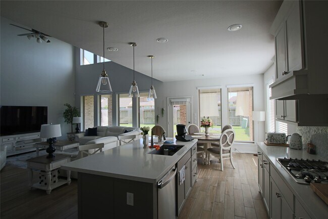 Building Photo - 24727 Tanoureen Dr