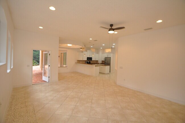 Building Photo - 12 Clementina Ct