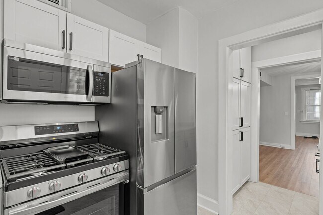 Building Photo - Modern Living in the Heart of Ghent – Walk to EVMS!