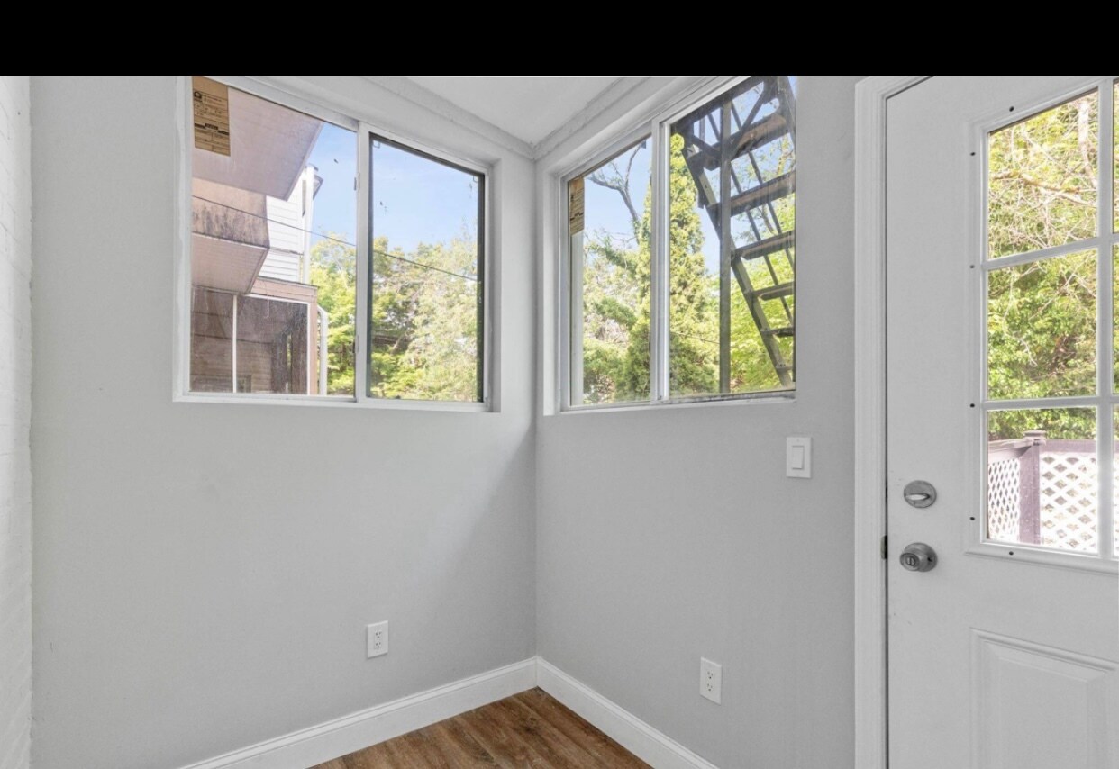 Building Photo - 2305 N Monroe St