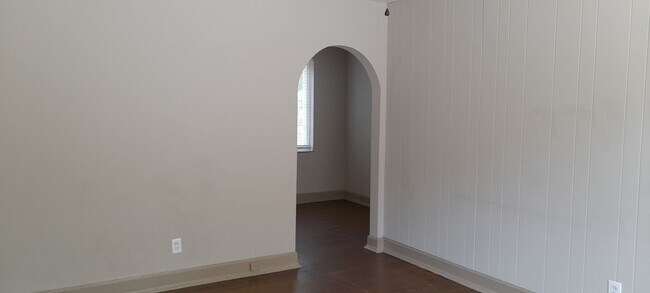 Building Photo - 1205 W 50th St