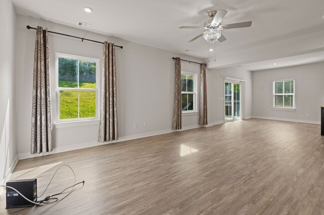 Building Photo - 4BR House