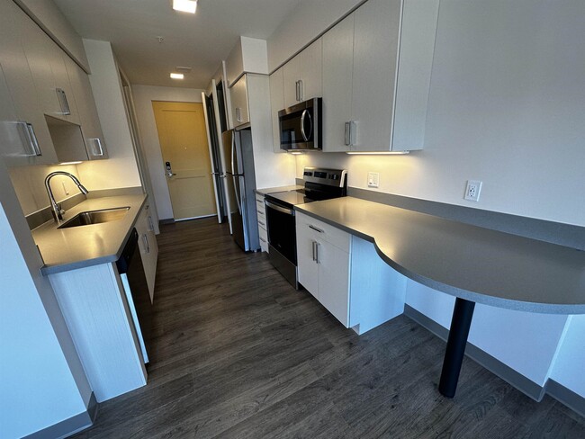 Building Photo - 409 Elm St