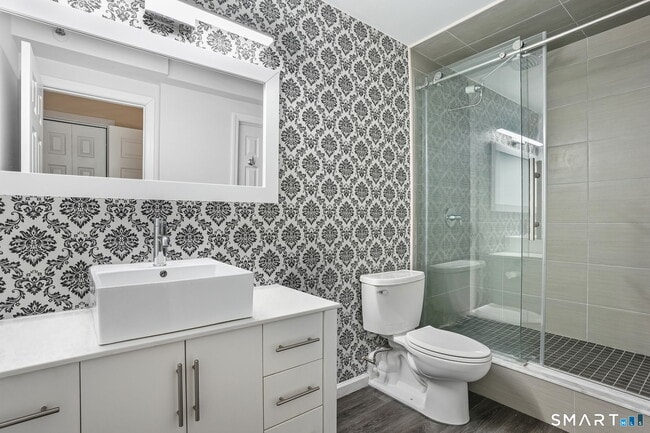 Building Photo - 143 Hoyt St