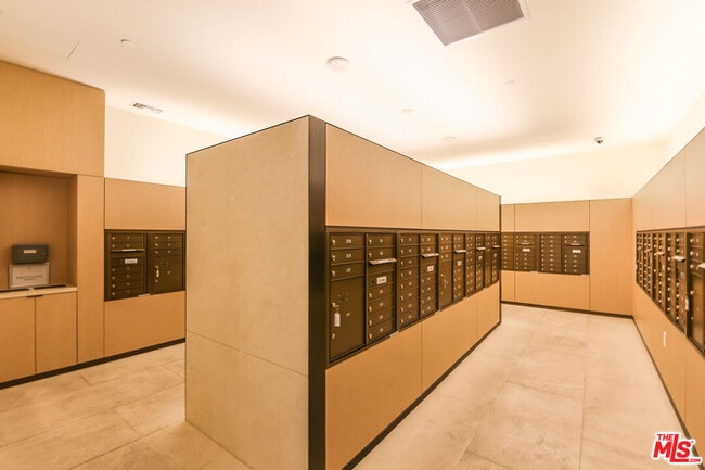 Building Photo - 889 Francisco St