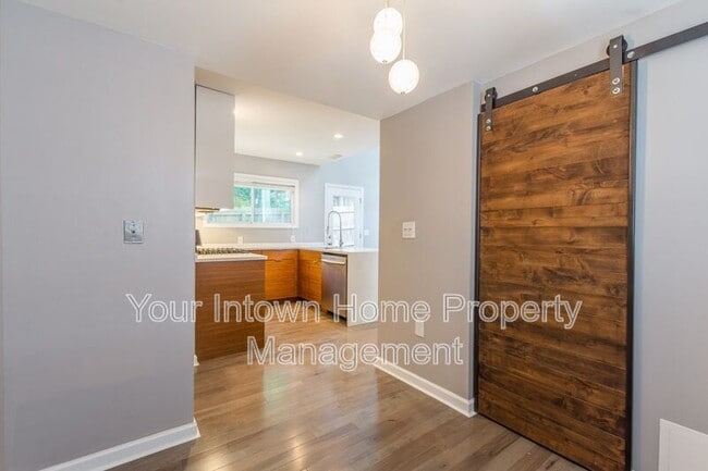 Building Photo - 505 Oakdale Rd NE