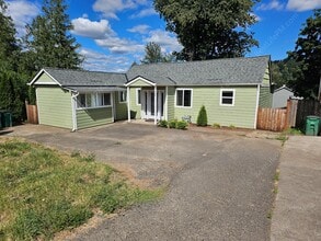 Building Photo - 408 SE Kibling St
