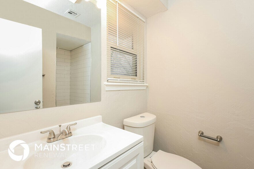 Building Photo - 2005 Fox Ave