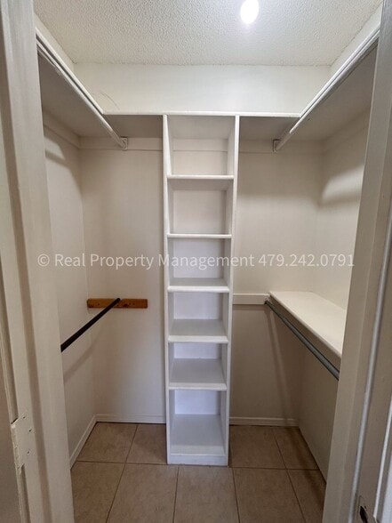 Building Photo - 1805 Cherrybark Bend