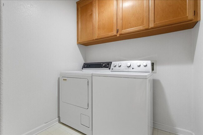 Building Photo - 16 Smith Ct