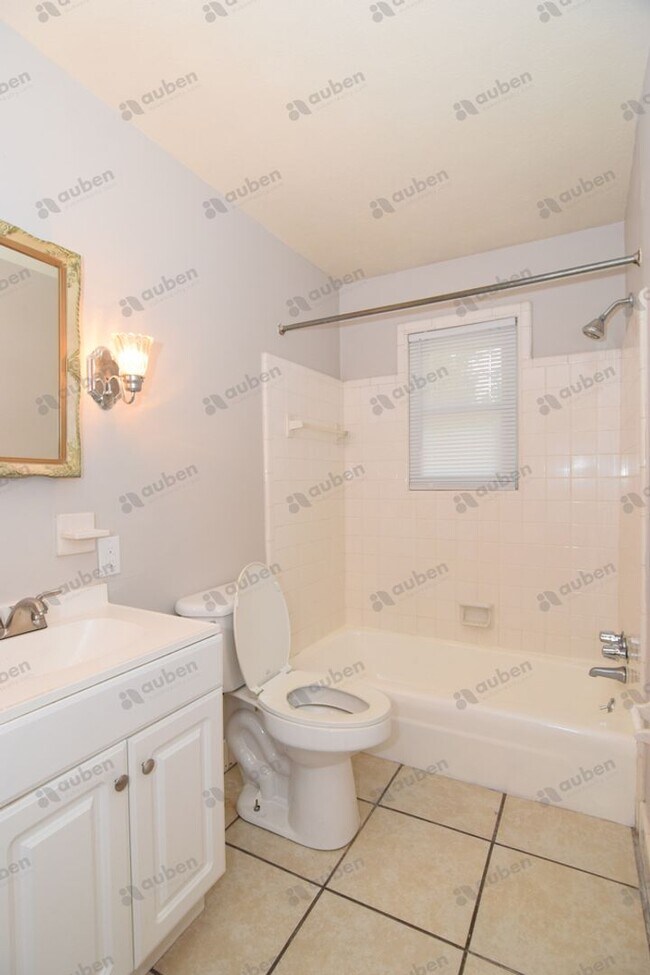 Building Photo - 3 Bed/2 Bath in Quiet Cul-de-Sac