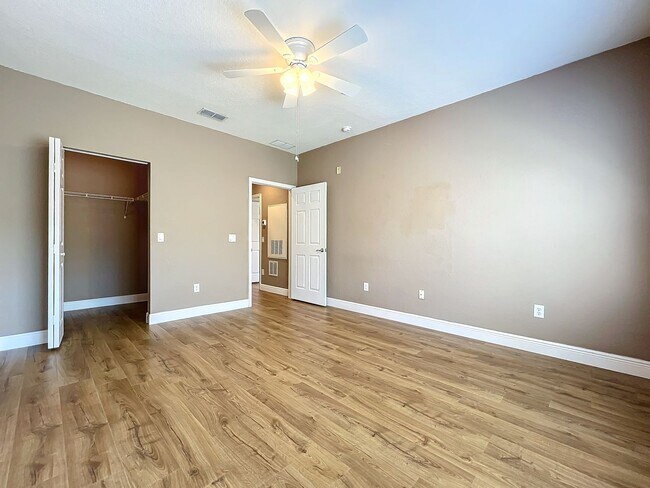 Building Photo - LUXURY 3 Bedroom / 2 Bath Townhome in a ga...