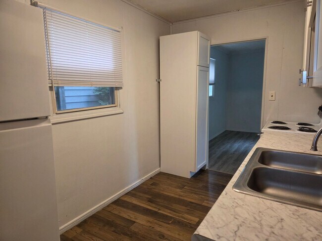 Building Photo - 3 Bedroom Ranch in Eastmoor