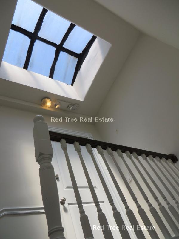 Building Photo - 49 St Germain St