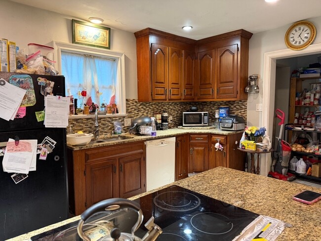 Building Photo - 412 Dewey St